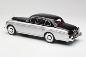 Rolls-Royce Silver Cloud III Mulliner シルバー & ブラック MCG 1:18 MCG18128 メタル - 画像 5/6