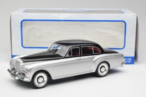 Rolls-Royce Silver Cloud III Mulliner シルバー & ブラック MCG 1:18 MCG18128 メタル - 画像 6/6