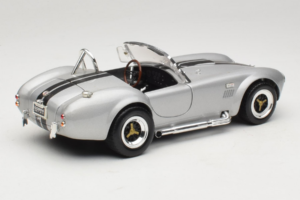 Shelby Cobra 427S/C シルバー ブラックストライプ Road Signature 1:18 92058 メタル - 画像 3/8