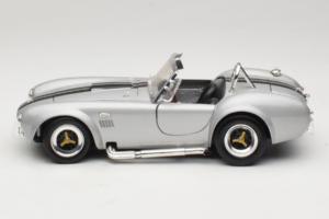 Shelby Cobra 427S/C シルバー ブラックストライプ Road Signature 1:18 92058 メタル - 画像 4/8