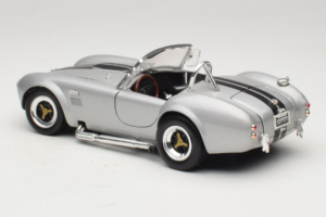 Shelby Cobra 427S/C シルバー ブラックストライプ Road Signature 1:18 92058 メタル - 画像 7/8