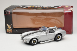 Shelby Cobra 427S/C シルバー ブラックストライプ Road Signature 1:18 92058 メタル - 画像 8/8