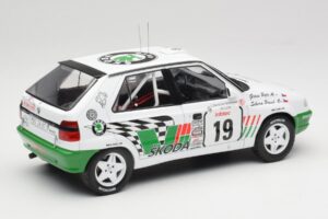 Skoda Felicia Kit Car #19 P. Sibera / P. Gross Tour de Corse 1995 IXO 1:18 18RMC149B メタル - 画像 2/6