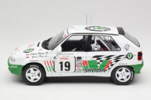Skoda Felicia Kit Car #19 P. Sibera / P. Gross Tour de Corse 1995 IXO 1:18 18RMC149B メタル - 画像 3/6