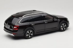 Skoda Octavia Mk4 Combi ブラウン Paudi Model 1:18 ZMR000005BRA メタル - 画像 3/8