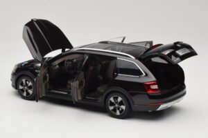 Skoda Octavia Mk4 Combi ブラウン Paudi Model 1:18 ZMR000005BRA メタル - 画像 5/8