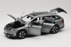 Skoda Octavia Mk4 Combi グリーン Paudi Model 1:18 ZMR000005GRU メタル - 画像 2/8