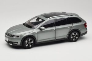 Skoda Octavia Mk4 Combi グリーン Paudi Model 1:18 ZMR000005GRU メタル