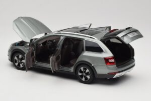 Skoda Octavia Mk4 Combi グリーン Paudi Model 1:18 ZMR000005GRU メタル - 画像 5/8
