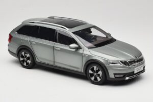 Skoda Octavia Mk4 Combi グリーン Paudi Model 1:18 ZMR000005GRU メタル - 画像 6/8