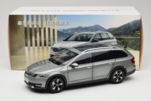 Skoda Octavia Mk4 Combi グリーン Paudi Model 1:18 ZMR000005GRU メタル - 画像 8/8