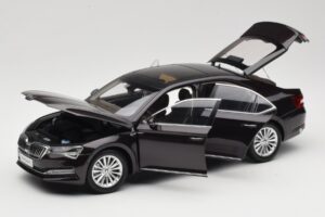 Skoda Superb Mk3 ブラック Paudi Model 1:18 ZSS000006BLA メタル - 画像 2/8