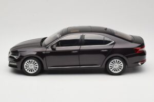 Skoda Superb Mk3 ブラック Paudi Model 1:18 ZSS000006BLA メタル - 画像 4/8