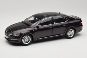 Skoda Superb Mk3 ブラック Paudi Model 1:18 ZSS000006BLA メタル