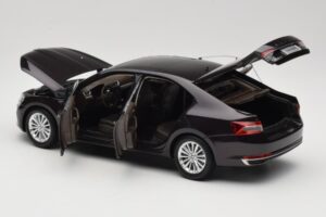 Skoda Superb Mk3 ブラック Paudi Model 1:18 ZSS000006BLA メタル - 画像 5/8