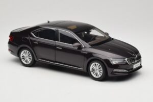 Skoda Superb Mk3 ブラック Paudi Model 1:18 ZSS000006BLA メタル - 画像 6/8