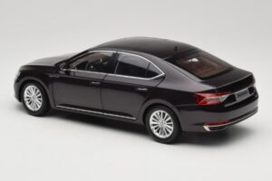 Skoda Superb Mk3 ブラック Paudi Model 1:18 ZSS000006BLA メタル - 画像 7/8