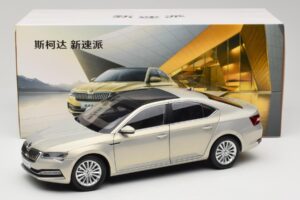Skoda Superb Mk3 ゴールド Paudi Model 1:18 ZSS000006GOLD メタル - 画像 8/8