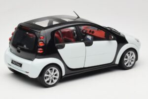 Smart Forfour ホワイト Kyosho 1:18 0019141V001C01Q00 メタル - 画像 3/8