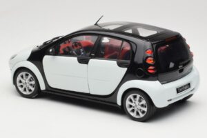 Smart Forfour ホワイト Kyosho 1:18 0019141V001C01Q00 メタル - 画像 7/8