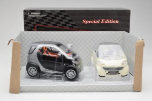 Smart Fortwo ブラック & ホワイト Maisto 1:18 56045 メタル - 画像 2/3