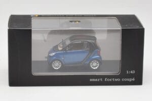 Smart Fortwo Coupe Aqua ブルー Metallic & ブラック Minichamps 1:43 Q0022558V001C77Q00 メタル - 画像 4/4