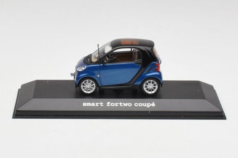 Smart Fortwo Coupe Aqua ブルー Metallic & ブラック Minichamps 1:43 Q0022558V001C77Q00 メタル