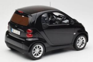 Smart Fortwo クーペ W451 ディープブラック Minichamps 1:18 Q0022563V001C02Q00 メタル - 画像 3/8