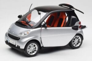 Smart Fortwo クーペ W451 シルバー & ブラック Minichamps 1:18 Q0022528V001C75Q00 メタル - 画像 2/8