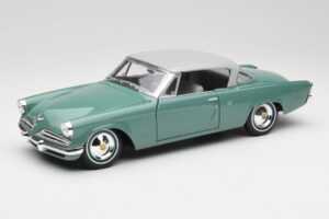 Studebaker Starliner シーフォームグリーン & シャスタホワイト Maisto 1:18 31651 メタル