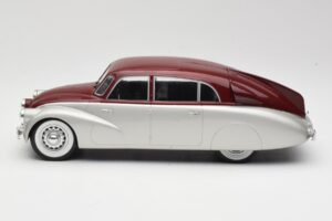 Tatra 87 シルバー & ダークレッド MCG 1:18 MCG18067 メタル - 画像 3/6