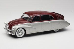 Tatra 87 シルバー & ダークレッド MCG 1:18 MCG18067 メタル