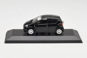 Toyota Aygo AB10 ブラック Minichamps 1:43 400166401 メタル