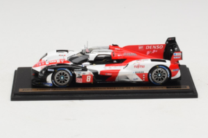 Toyota GR010 Hybrid Hypercar #8 S. Buemi / B. Hartley / R. Hirakawa Toyota Gazoo Racing 24 Hours of Le Mans 2023 Spark 1:43 T - 画像 2/4