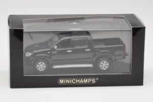 Toyota Hilux ブラック Minichamps 1:43 400166662 メタル - 画像 4/4