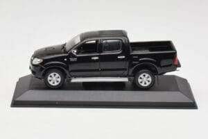 Toyota Hilux ブラック Minichamps 1:43 400166662 メタル