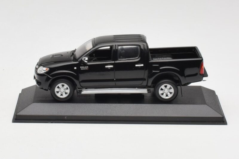 Toyota Hilux ブラック Minichamps 1:43 400166662 メタル