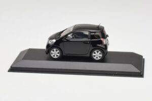 Toyota iQ ブラック マイカ Minichamps 1:43 403166803 メタル
