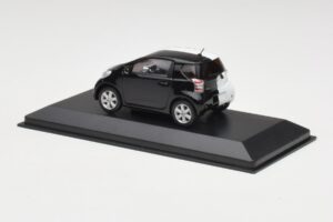 Toyota iQ ブラック & ホワイト ジュネーブモーターショー 2009 Minichamps 1:43 400166801 メタル - 画像 3/4