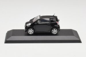Toyota iQ ブラック & ホワイト ジュネーブモーターショー 2009 Minichamps 1:43 400166801 メタル