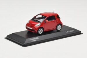 Toyota iQ レッド Minichamps 1:43 400166800 メタル - 画像 2/4