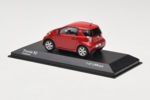 Toyota iQ レッド Minichamps 1:43 400166800 メタル - 画像 3/4