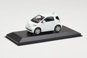 Toyota iQ ホワイト Minichamps 1:43 TOYOTA009 メタル - 画像 2/4