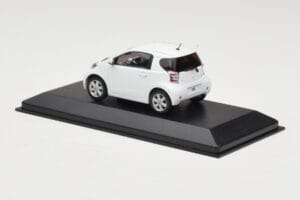 Toyota iQ ホワイト Minichamps 1:43 TOYOTA009 メタル - 画像 3/4