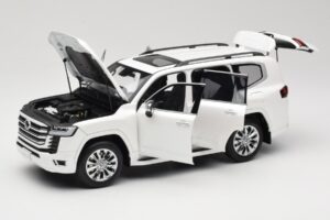 Toyota Land Cruiser J300 ZX ホワイト LCD 1:18 LCD18013-ZX-WH メタル - 画像 2/8