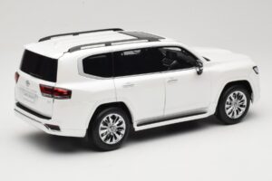Toyota Land Cruiser J300 ZX ホワイト LCD 1:18 LCD18013-ZX-WH メタル - 画像 3/8