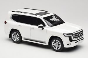 Toyota Land Cruiser J300 ZX ホワイト LCD 1:18 LCD18013-ZX-WH メタル - 画像 6/8