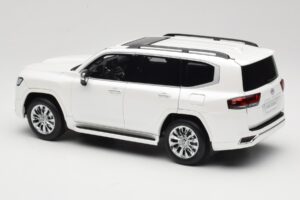 Toyota Land Cruiser J300 ZX ホワイト LCD 1:18 LCD18013-ZX-WH メタル - 画像 7/8