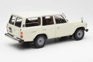 Toyota Land Cruiser J60 ホワイト Kyosho 1:18 08956W メタル - 画像 3/8