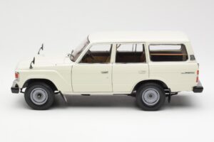 Toyota Land Cruiser J60 ホワイト Kyosho 1:18 08956W メタル - 画像 4/8